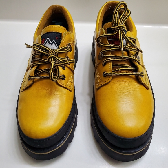 FIRST DOWN Low Top Lug Boots Yellow - Picture 3 of 11